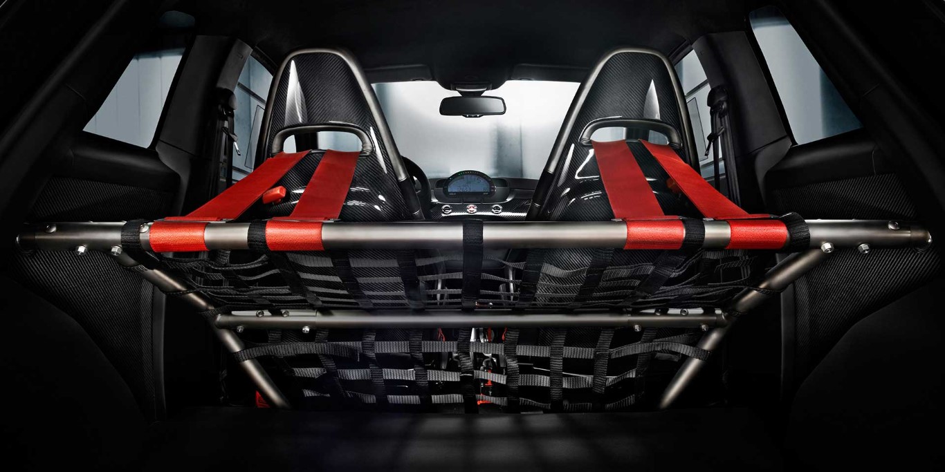 Interno Abarth 695 Biposto - vista dal retro